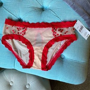 Hanky Panky panties, size M, Girl-Kini style, nude color w/red lace, NEW w/tags!